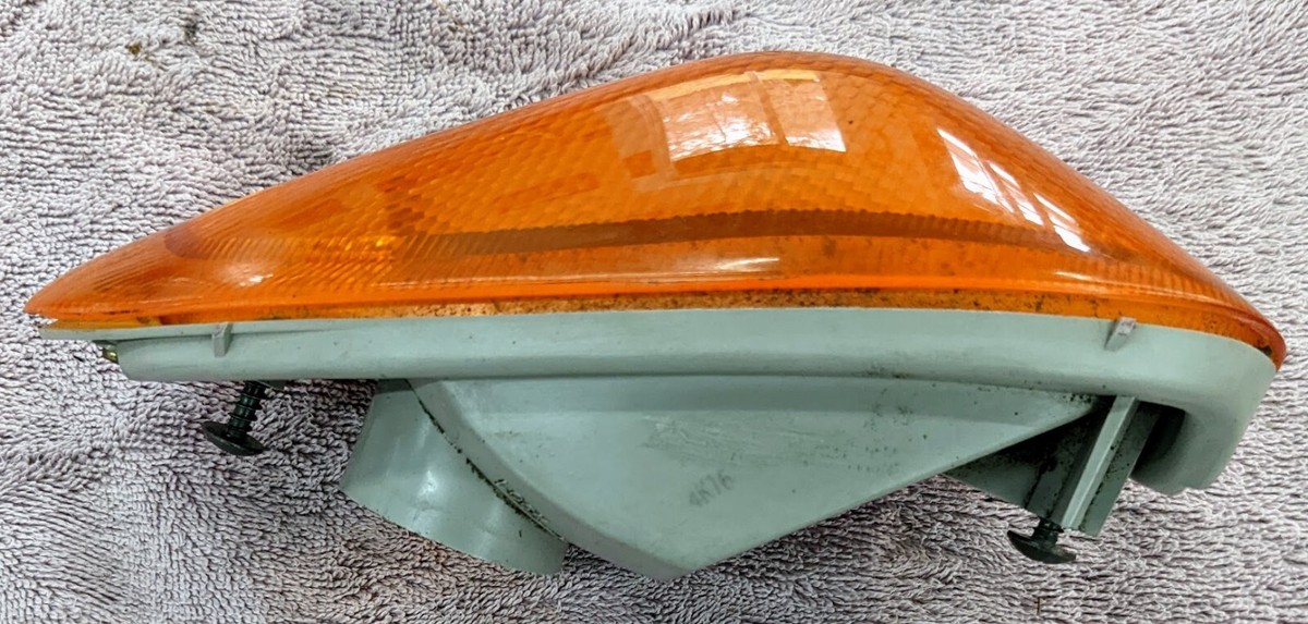 1998-2002 SUZUKI KATANA GSX600 GSX 600 OEM LEFT FRONT TURN 1998-2002 SUZUKI KATANA GSX600 GSX 600 OEM LEFT FRONT TURN