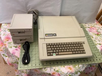 Apple IIe Computer 2 Drives/VGA Card/ Ext 80 Col Card/Replaced Caps FREE SHIP