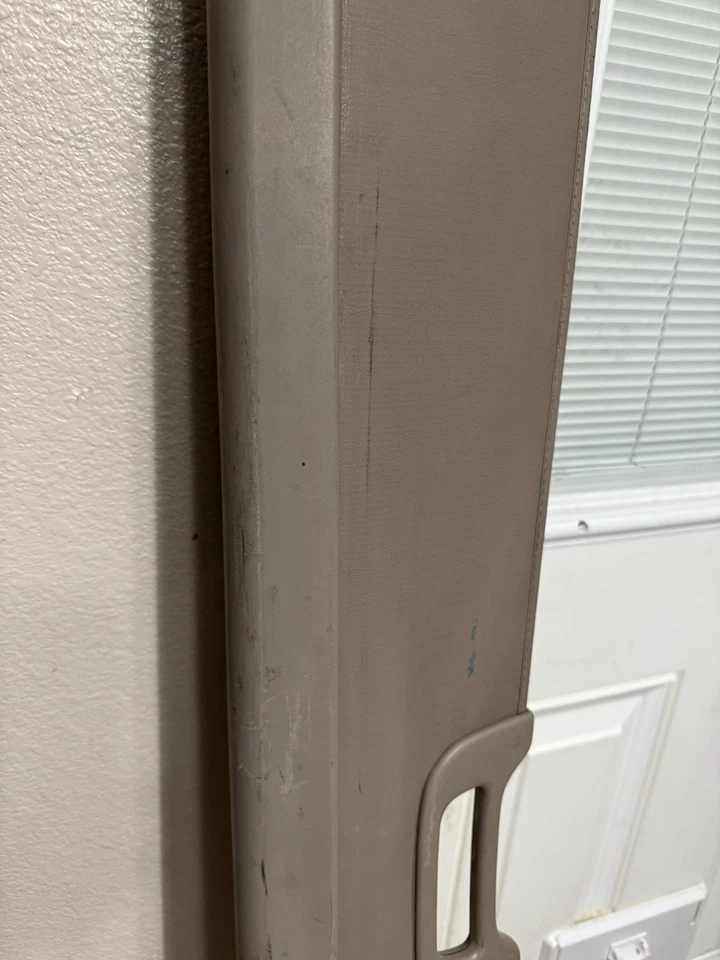 Chevrolet Yukon/Suburban/Tahoe 1995-1999 cubierta trasera de carga bronceada Foto 3 de 4