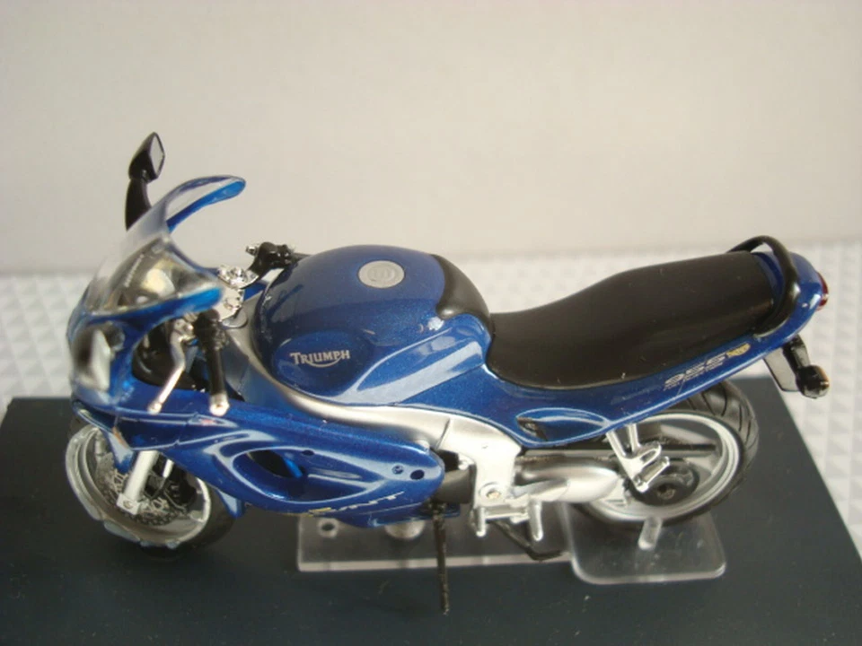 Triumph 955 Sprint ST BLAU    -  Top 1:24 - Bild 2 von 4
