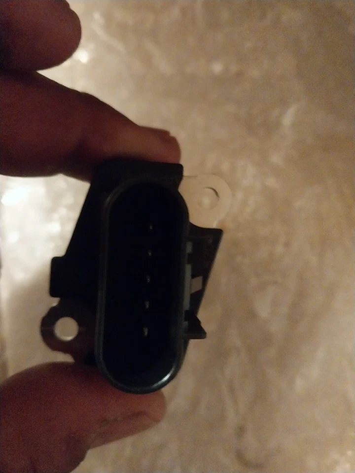 Sensor de flujo de masa de aire delantero Hitachi MAF0034 Foto 3 de 4