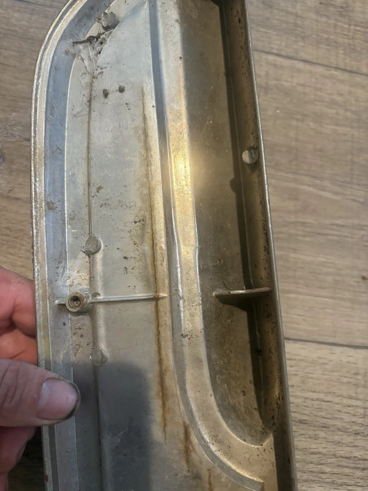 Camioneta Chevrolet de los años 50 OEM V8 capó 38 emblemas de guardabarros Apache excelente cromo Foto 2 de 3