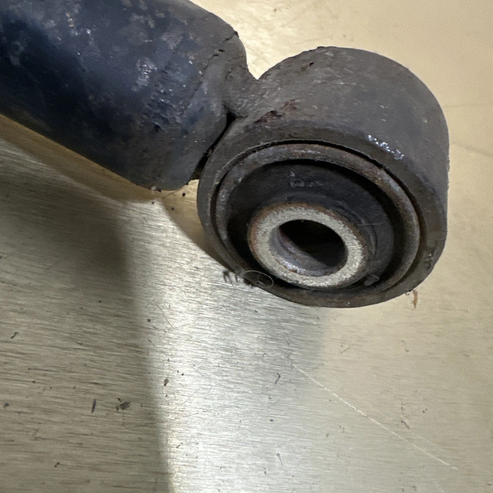 2011- 2015 Chevy Volt Rear Shock Absorber 22825519 OEM - Imagem 3 de 4