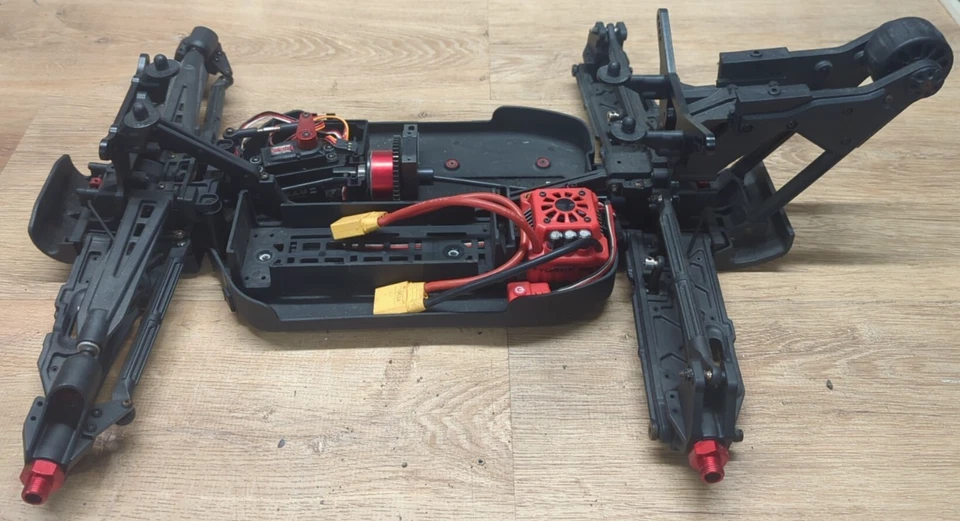 Team Corally 30-40% Rtr Demonator Monster Truck Chassisw/Esc/Steering Servo - Image 2 of 4