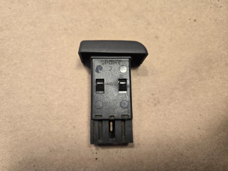 Interruptor ventana trasera térmica Land Rover Discovery 1 AMR3750 Foto 4 de 4