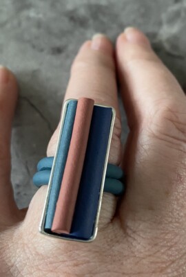 BNWT, ARTY, QUIRKY, LAGENLOOK STATEMENT  RUBBER  RING