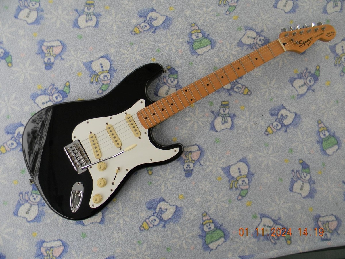SQUIER by Fender BULLET STRAT 弦新品 ソフトケース SQUIER by Fender BULLET STRAT 弦新品 ソフトケース
