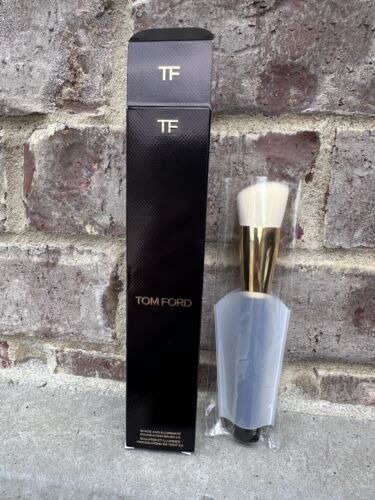 TOM FORD Shade and Illuminate Foundation Brush 2.5 New in box - Picture 1 of 2