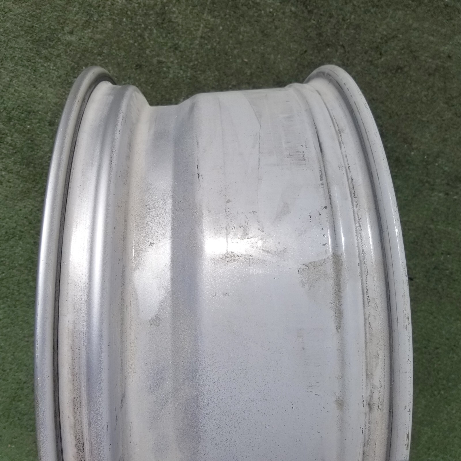 Factory Aston Martin Vantage Front Wheel Genuine OEM 19 x 8.5 inch 6G33-1007-FB