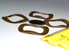 4 NEW SEASTROM 5806-151-2-C2 3 WAVE WAVEY SP SPRING STEEL WASHER CADMIUM FINISH