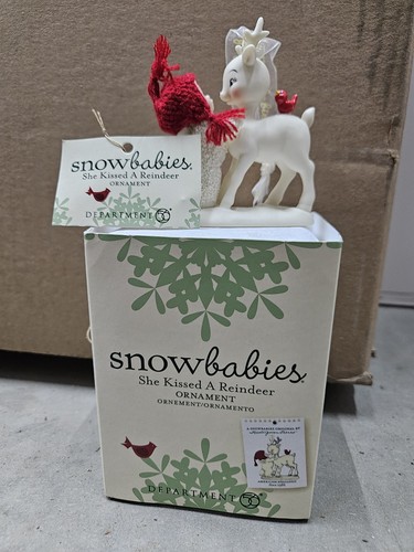 Adorno Department 56 Snowbabies “She Kissed A Reindeer” - Como nuevo en caja