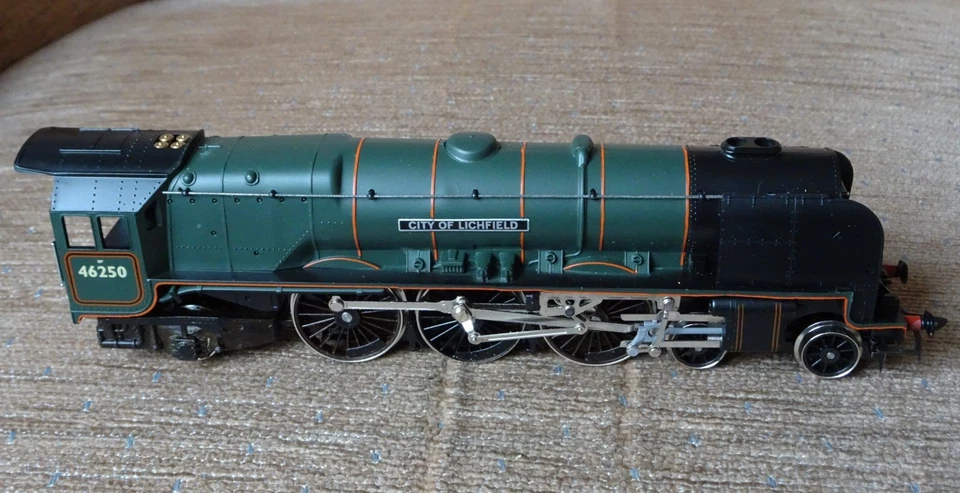 Hornby City of Lichfield 46250 4-6-2 green steam locomotive BR late crest boxed - Image 4 of 4