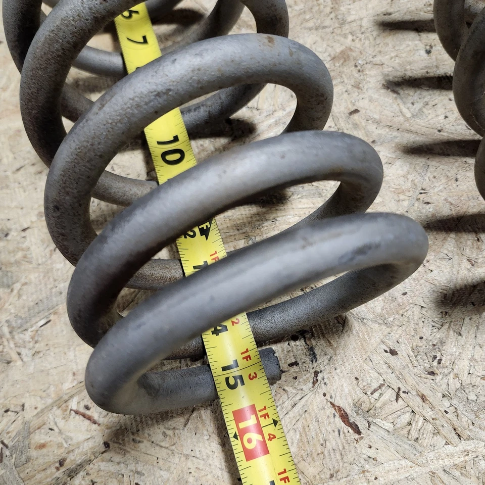 Par de molas helicoidais de suspensão dianteira C3 Corvette 68-82 OEM usado original - Imagem 2 de 4