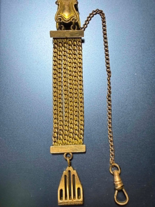 Watch fob: Gold, vintage, Bates, 4 3/8"x3/4", clips work (Lot#123)