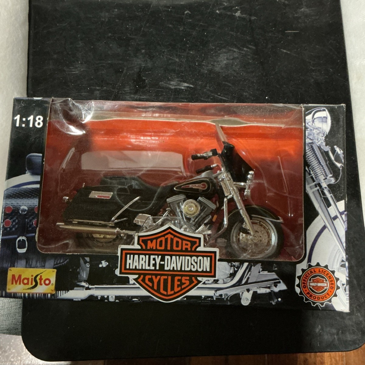 Maisto Harley-Davidson FLHR Road King 1:18 Series Black Die Cast