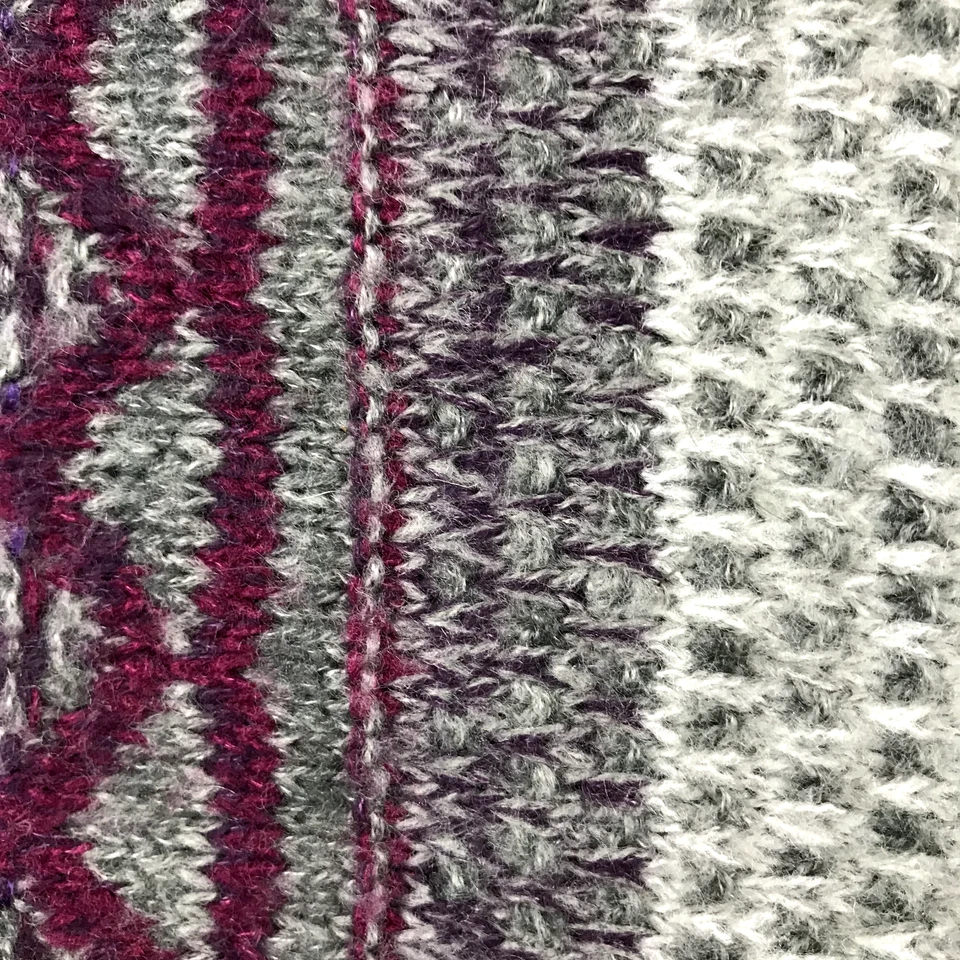 Suéter tallado con volantes para mujer mediano púrpura Fair Isle cuello alto capa lados abiertos Foto 4 de 4