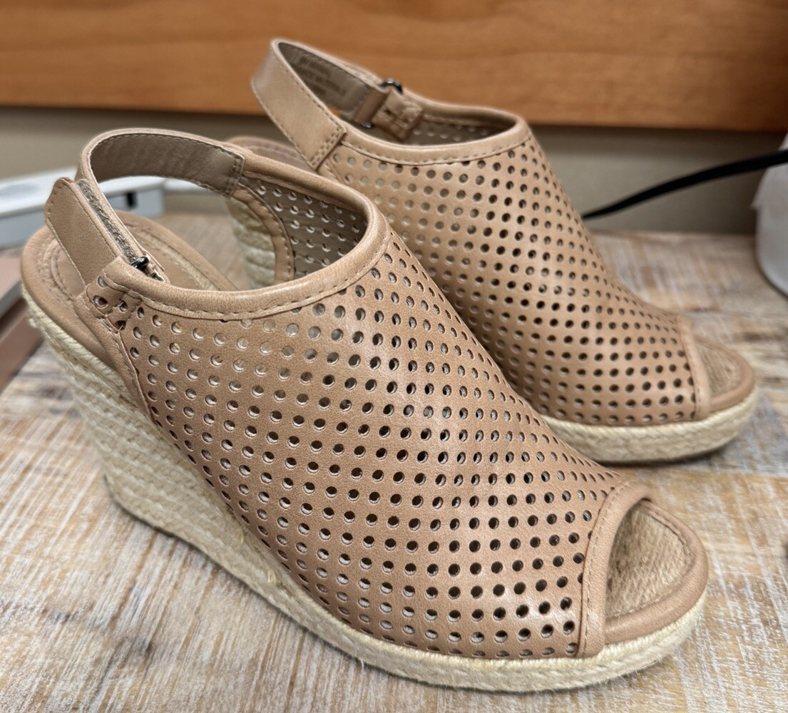 Cute Taupe Cut-Out Wedges Women’s Size 6M by Madeline Girl-image