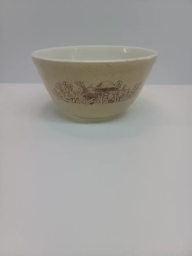 PYREX Forest Fancies Vintage Cream Tan & Brown Mushrooms 403 Mixing Bowl 2.5 L
