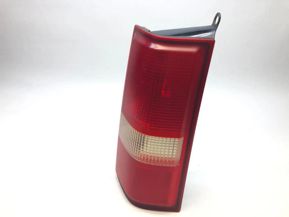 Chevrolet Express 2500 2003-2024 conjunto de luces traseras de pasajero diestro OEM 16530414 Foto 3 de 4