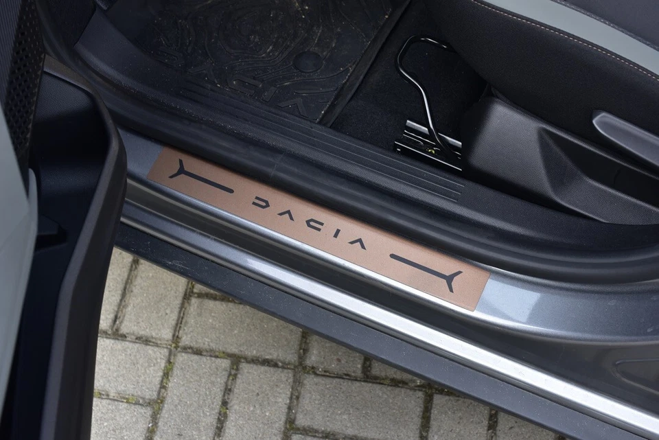 EINSTIEGSLEISTEN DACIA DUSTER III BIGSTER ESSENTIAL EXPRESSION EXTREME JOURNEY - Bild 1 von 4