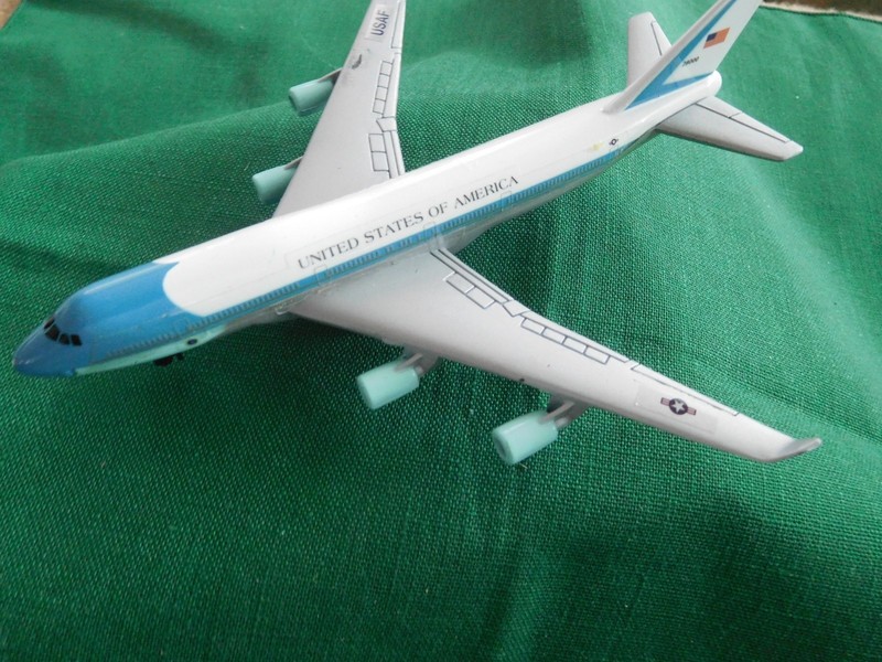 Vtg REALTOY AIR FORCE ONE Boeing 747 Diecast Metal Model Airplane #120103 USAF