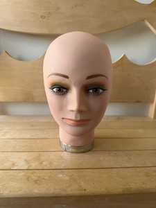 COSMETOLOGY MANNEQUIN WIG DISPLAY HEAD MUST SEE!