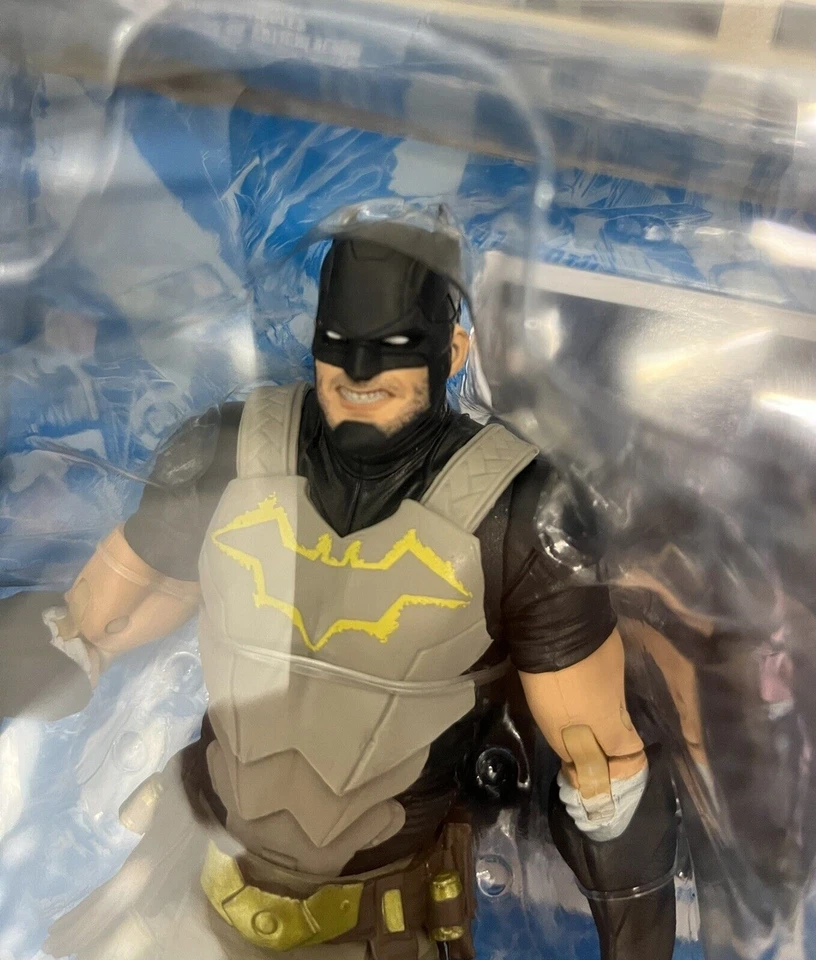 DC Comics Multiverse Gold Label эксклюзивный выпуск Batman Dark Detective - Изображение 3 из 4