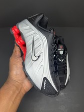 Nike Shox R4 Men Shoes Black Metallic Silver AR3565 011 Men s 6 Women s 7.5