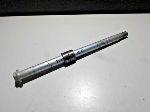 Kawasaki ER6F  2006   Hinterachse mit Buchsen  Achse hinten