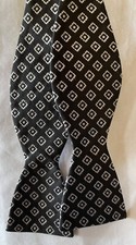 BLACK WITH WHITE DIAMOND PATTERN SILK BLEND BOW TIE, 14.5 - 20, NWOT