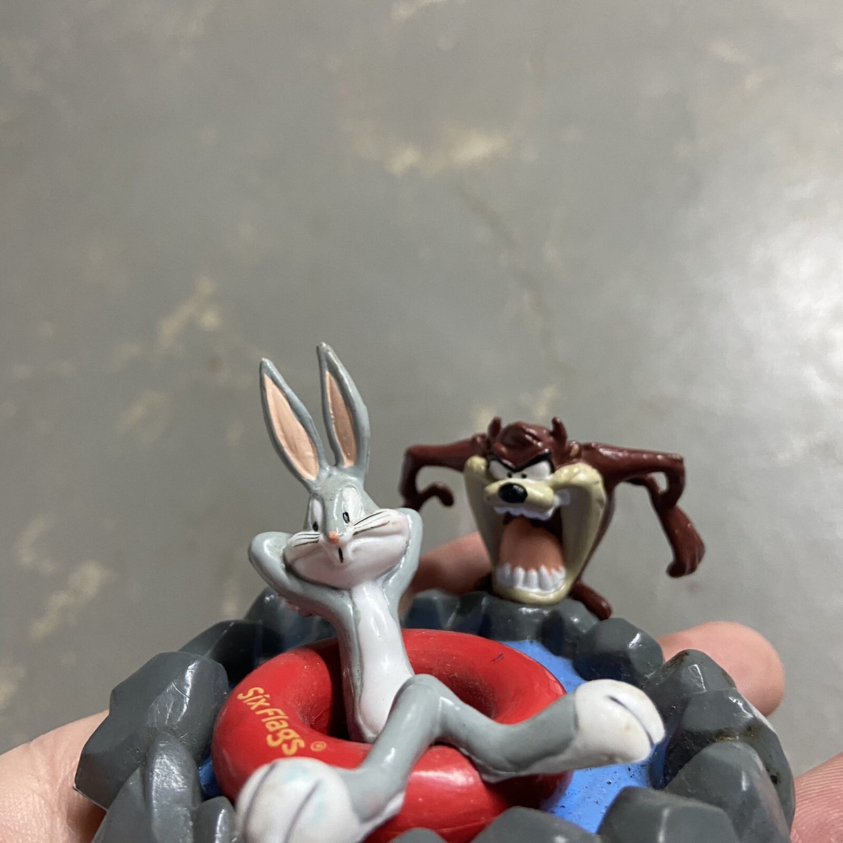 1997 Warner Bros Six Flags Bugs Bunny & Tasmanian Devil Taz Buggs