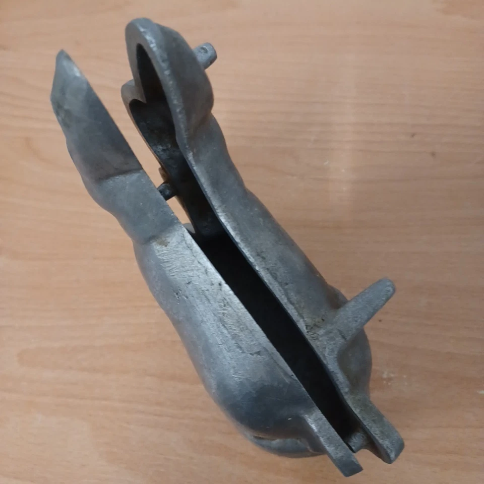 Vintage: Alte Backform Kuchenform Schokoladenform Hase/ Osterhase 2-tlg. Aluguss - Bild 2 von 4