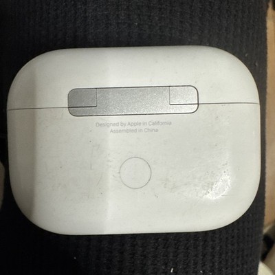 Apple AirPods Pro 2nd Gen Charging CASE ONY(USB‑C) A2968-slightly