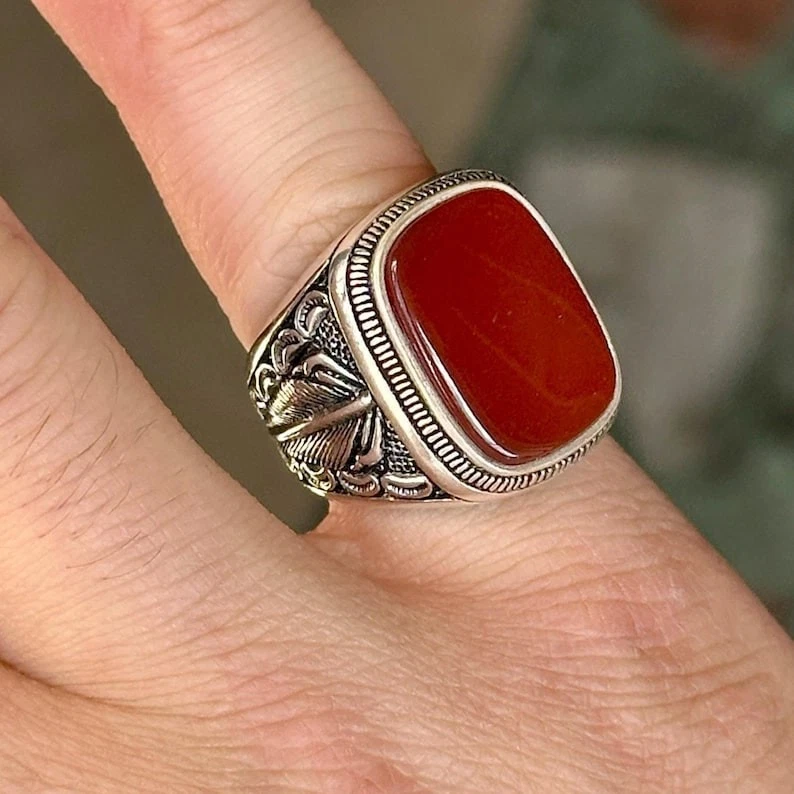 Anillo cuadrado de piedras preciosas Aqeeq de ágata roja de plata para hombre Foto 3 de 4