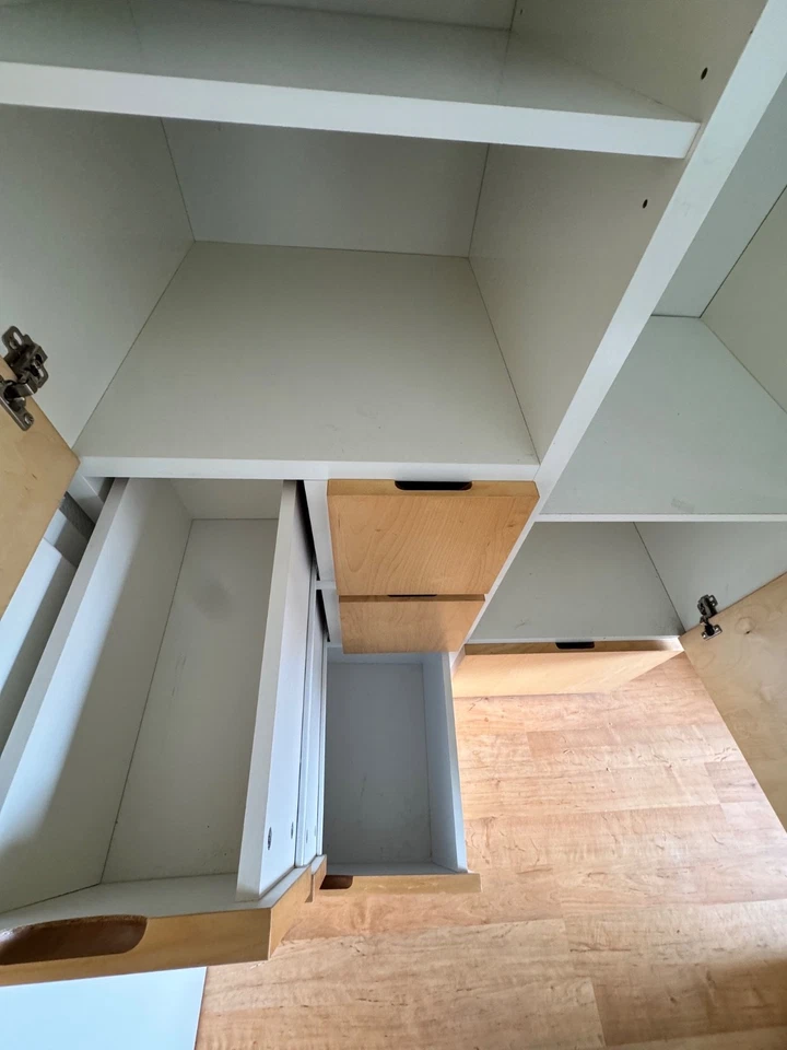 Ikea Rakke Kleiderschrank in weiss mit Holz Optik - Bild 4 von 4