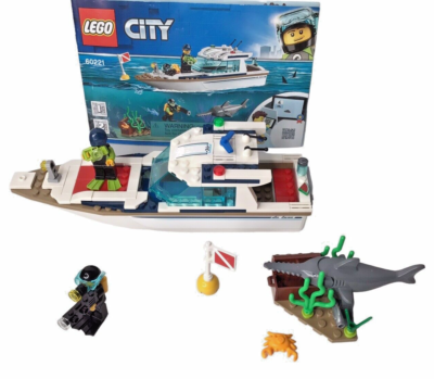 tomeです。 Lego City Harbor Diving Yacht 60221 w/figures Toys Instructions