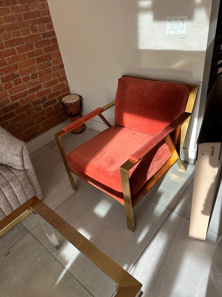 современное бархатное кресло с золотой рамой - Изображение 2 из 3