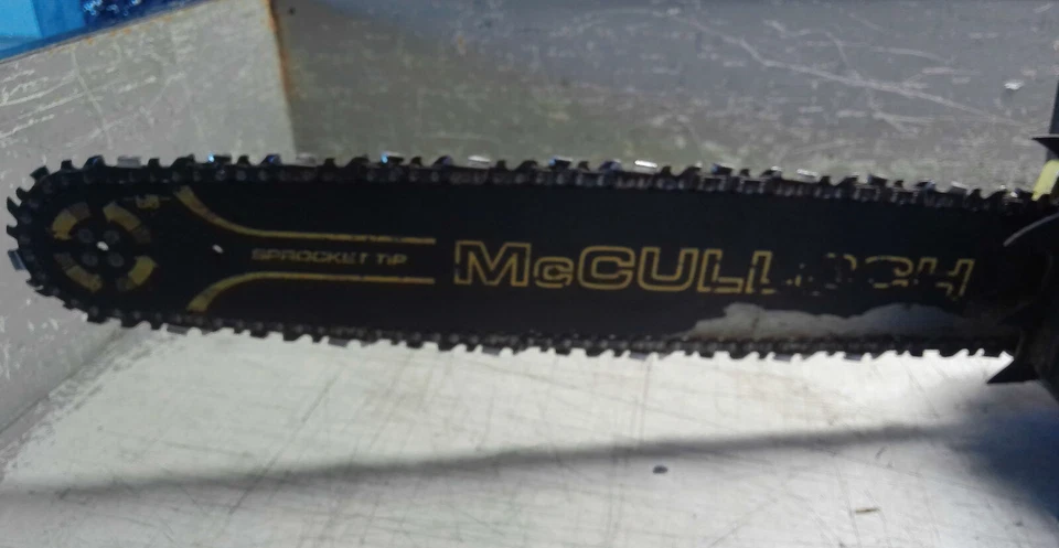 VINTAGE COLLECTIBLE MCCULLOCH PM605 CHAINSAW WITH 20" BAR - Image 4 of 4