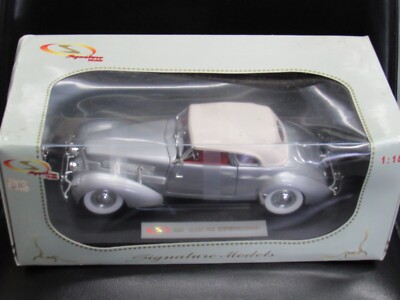 1937 CORD 812 SUPERCHARGED by SIGNATURE Silver 1/18 scale diecast