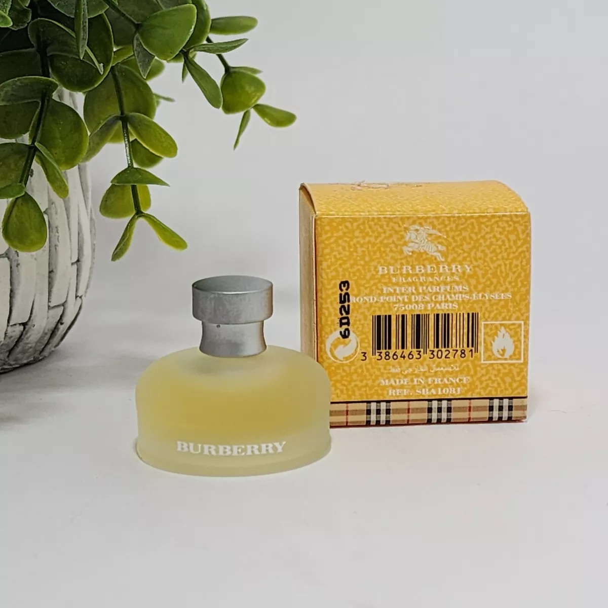 Perfume similar top to burberry weekend