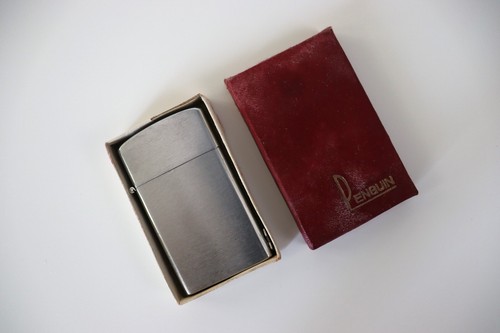 Pinguin Taschenfeuerzeug ausziehbares Lineal und Box Vintage