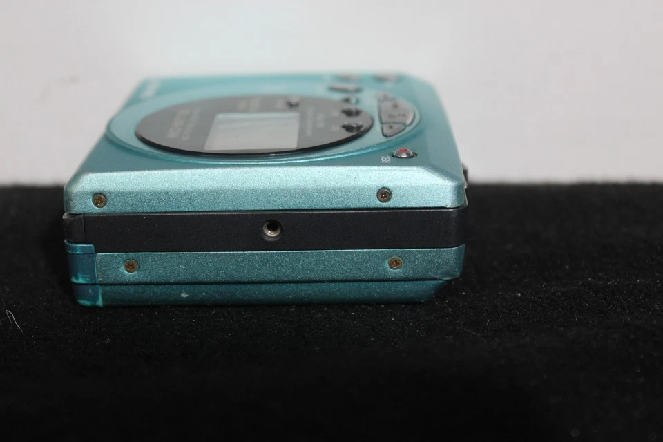 +Sharp MD-MT18 MiniDisc Walkman avec chargeur - Image 4 of 4