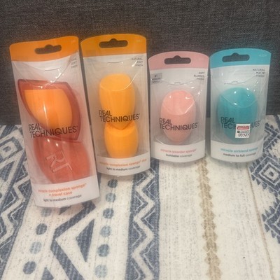 Real Techniques Miracle Sponge Bundle 5 Sponges and Case. Brand New 45$ value 