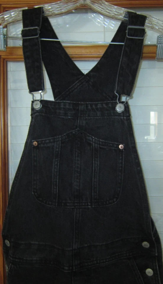 Baberos cortos Old Navy negros descoloridos para mujer pequeños Foto 2 de 4