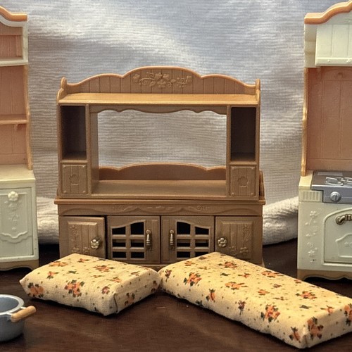 Vintage Sylvania Calico Critters Furniture Kitchen Sink Stove Refrigerator Lot - Picture 4 of 5