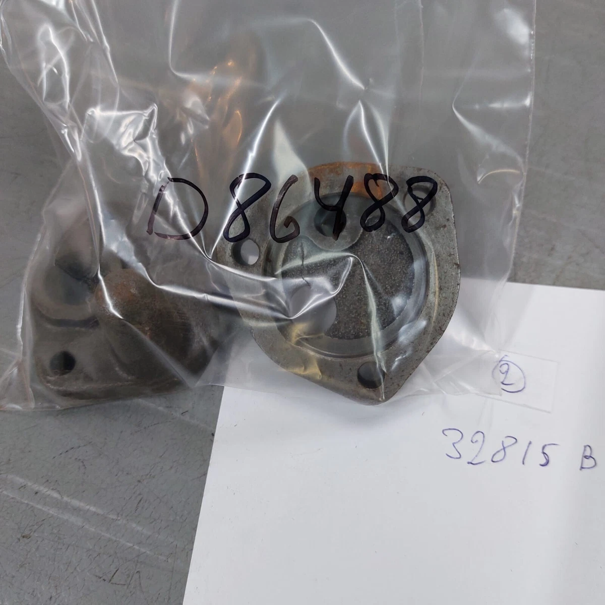 NEW NOS TRACTOR PARTS D86488 COVER Case parts 580SD, 580C, 584D 