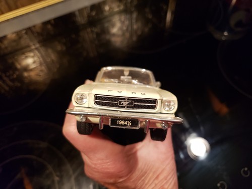 SIGNATURE Model Car 1:24 Die Cast 1964 1/2 Ford MUSTANG Convertible 289 - Picture 7 of 10