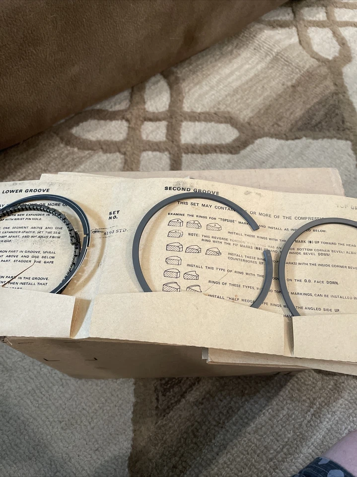 Anillos de pistón trw T8190. juego de 8. 4,057” de diámetro.  Oldsmobile 68-76 V8 350 Foto 3 de 4