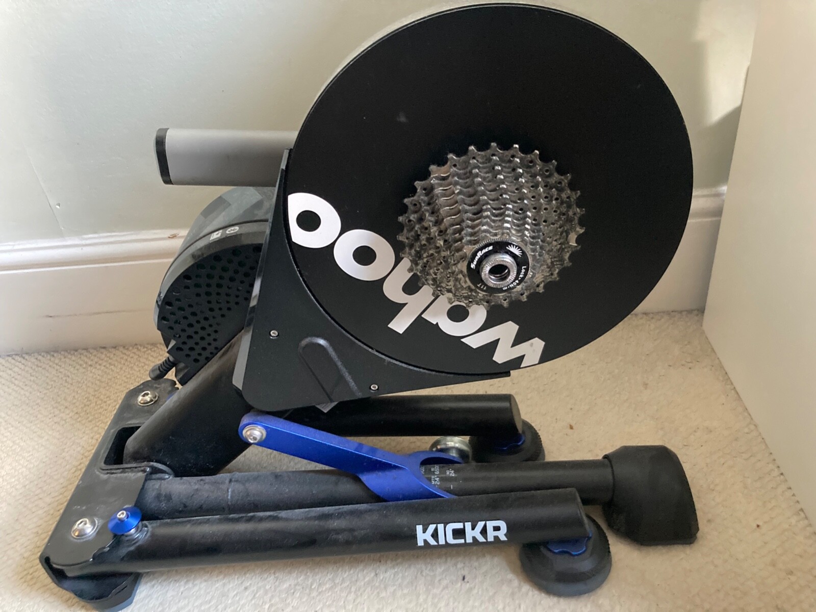 Wahoo KICKR Smart Turbo Trainer Black + Power cable Used 850010131092