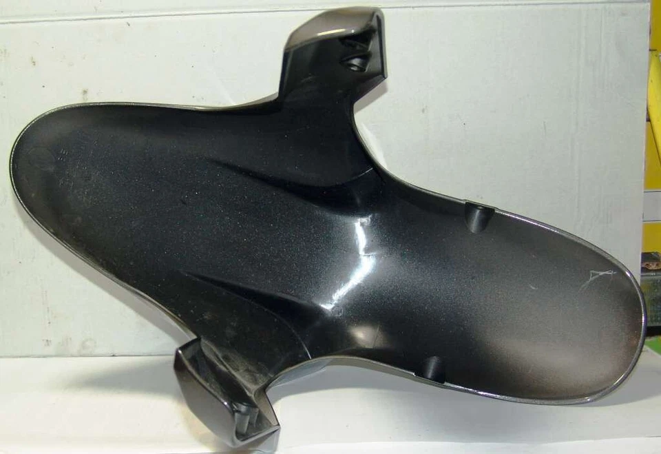 Guardabarros delantero Benelli Tre-K Trek 031.00.74.139.000 gris Foto 3 de 3